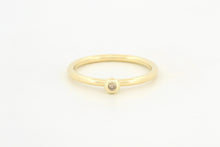 Afbeelding in Gallery-weergave laden, Ring met bolle zetting en lichtbruine diamant, geelgoud
