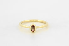 Afbeelding in Gallery-weergave laden, Ring met bolle zetting en ovaal geslepen andalusiet, geelgoud