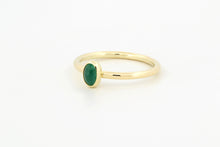 Afbeelding in Gallery-weergave laden, Ring met cabochon geslepen ovale smaragd, geelgoud
