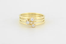Afbeelding in Gallery-weergave laden, Ring met drie banden en drie diamanten, geelgoud