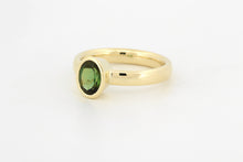Afbeelding in Gallery-weergave laden, Ring met ovaal geslepen groene toermalijn, geelgoud