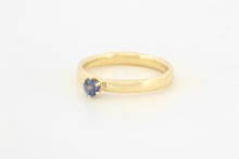 Afbeelding in Gallery-weergave laden, Ring met blauwe spinel in zespootzetting, geelgoud