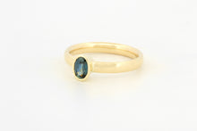Afbeelding in Gallery-weergave laden, Ring met ovaal geslepen blauwgroene saffier, geelgoud