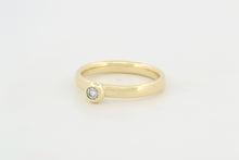 Afbeelding in Gallery-weergave laden, Ring met bolle zetting en diamant, geelgoud