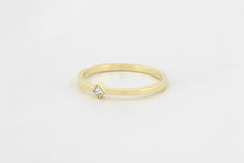 Afbeelding in Gallery-weergave laden, Ring met kruislings geplaatste diamant, geelgoud