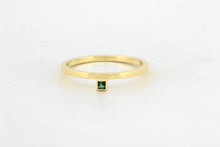 Afbeelding in Gallery-weergave laden, Ring met groene toermalijn ernaast, geelgoud