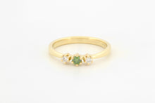 Afbeelding in Gallery-weergave laden, Ring met drie zespootzettingen, groene en witte diamanten, geelgoud