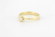 Afbeelding in Gallery-weergave laden, Ring toelopend met zespoot en diamant, geelgoud