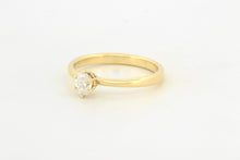 Afbeelding in Gallery-weergave laden, Ring toelopend met zespoot en ovaal geslepen diamant, geelgoud