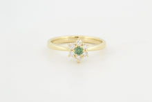Afbeelding in Gallery-weergave laden, Ring met groene en witte diamanten in entourage, geelgoud
