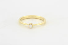 Afbeelding in Gallery-weergave laden, Ring toelopend met zespoot en diamant, geelgoud