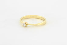 Afbeelding in Gallery-weergave laden, Ring toelopend met zespoot en diamant, geelgoud