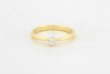 Afbeelding in Gallery-weergave laden, Ring toelopend met zespootzetting en diamant, geelgoud
