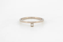 Afbeelding in Gallery-weergave laden, Ring met diamant ernaast, witgoud