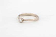 Afbeelding in Gallery-weergave laden, Ring toelopend met zespoot en diamant, witgoud