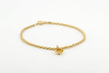 Afbeelding in Gallery-weergave laden, Armband van kleine ovale schakeltjes met roosje, geelgoud