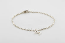 Afbeelding in Gallery-weergave laden, Armband van ronde schakeltjes met letterhanger, zilver