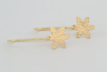 Afbeelding in Gallery-weergave laden, Oorhangers Bloem, geelgoud