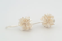 Afbeelding in Gallery-weergave laden, Oorhangers Dot bungelend, zilver