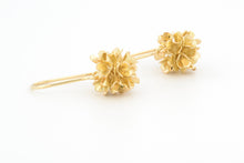 Afbeelding in Gallery-weergave laden, Oorhangers Mini Dot bungelend, geelgoud