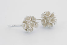 Afbeelding in Gallery-weergave laden, Oorhangers Mini Dot, zilver