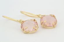 Afbeelding in Gallery-weergave laden, Oorhangers Takjes rozekwarts, geelgoud