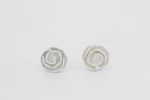 Afbeelding in Gallery-weergave laden, Oorstekers Roosjes, zilver