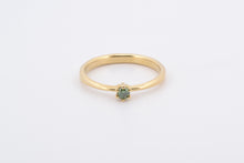Afbeelding in Gallery-weergave laden, Ring toelopend met zespoot en groene diamant, geelgoud