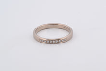 Afbeelding in Gallery-weergave laden, Ring met verdiept geplaatste diamanten in alliancezetting, witgoud