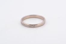 Afbeelding in Gallery-weergave laden, Ring met verdiept geplaatste diamanten in alliancezetting, witgoud