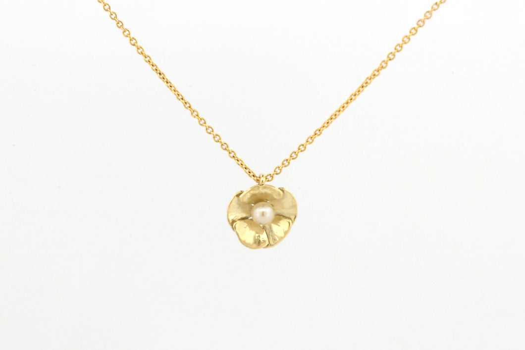 Collier Pioen met witte parel, geelgoud