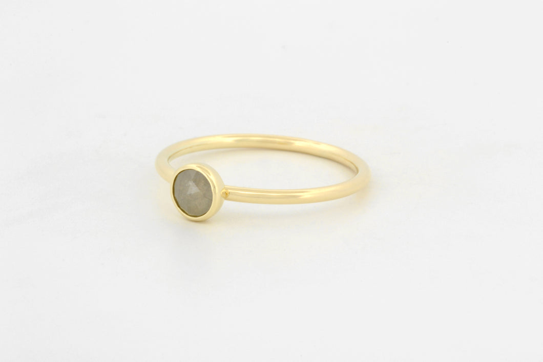 Ring met roosgeslepen grijze diamant, geelgoud