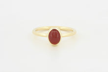 Afbeelding in Gallery-weergave laden, Ring met cabochon geslepen ovale granaat, geelgoud
