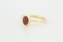 Afbeelding in Gallery-weergave laden, Ring met cabochon geslepen ovale granaat, geelgoud
