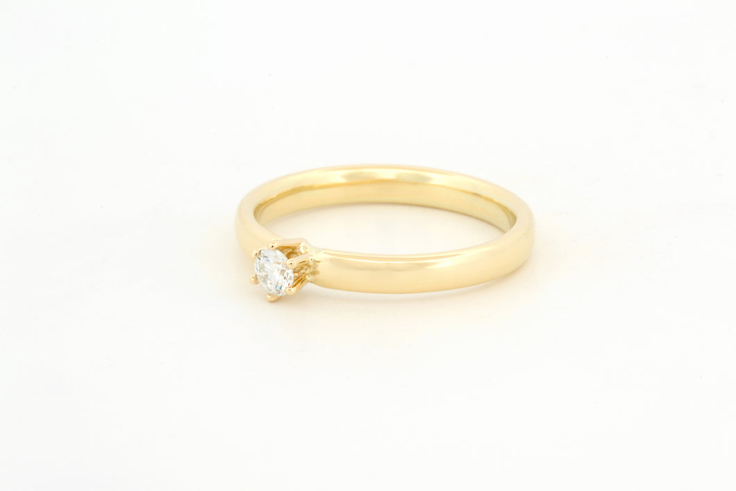 Ring met diamant in zespootzetting, geelgoud