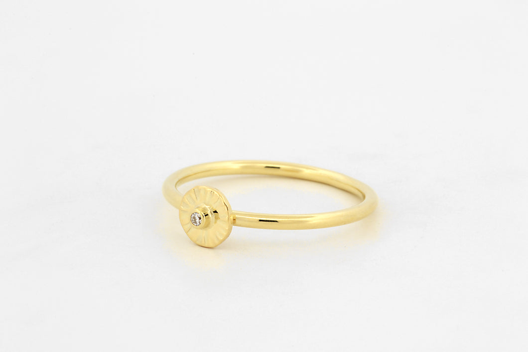 Ring met zon en diamant, geelgoud