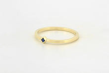 Afbeelding in Gallery-weergave laden, Ring met kruislings geplaatste saffier, geelgoud
