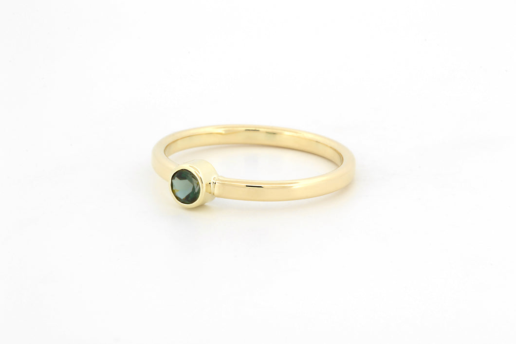 Ring met groene toermalijn, geelgoud