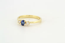 Afbeelding in Gallery-weergave laden, Ring met drie zespootzettingen, diamanten en saffier, geelgoud
