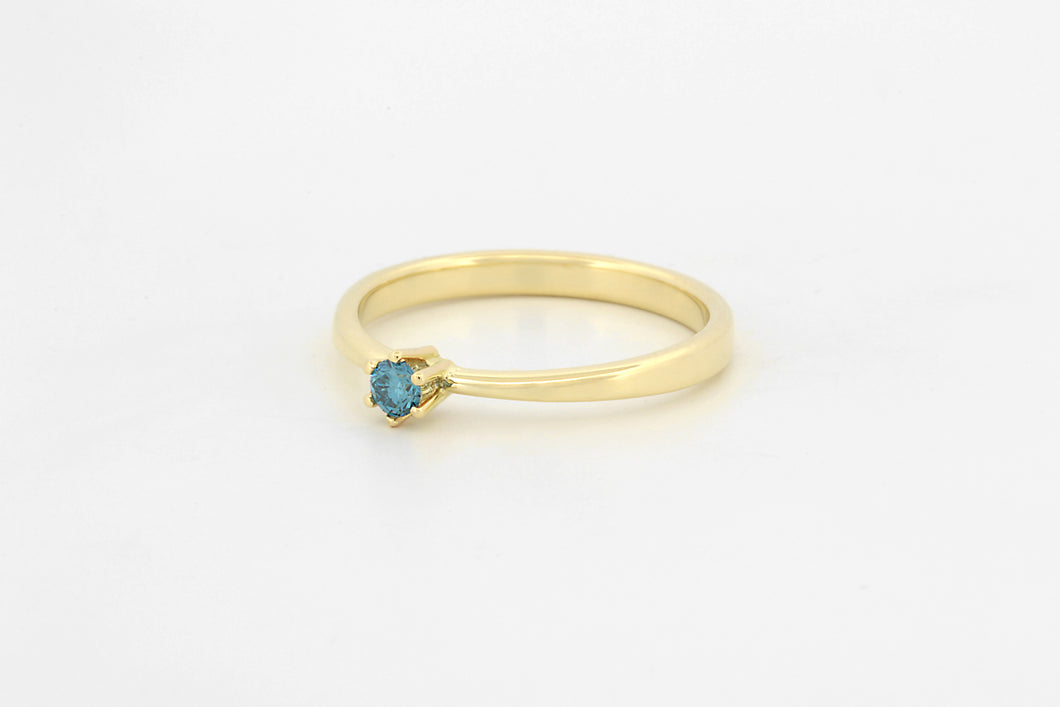 Ring toelopend met zespoot en blauwe diamant, geelgoud