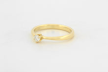Afbeelding in Gallery-weergave laden, Ring toelopend met zespootzetting en diamant, geelgoud
