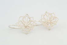 Afbeelding in Gallery-weergave laden, Oorhangers Rozet, zilver
