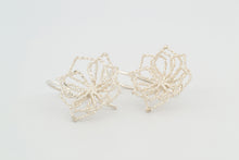 Afbeelding in Gallery-weergave laden, Oorhangers Rozet, zilver
