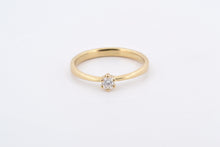 Afbeelding in Gallery-weergave laden, Ring toelopend met zespootzetting en diamant, geelgoud
