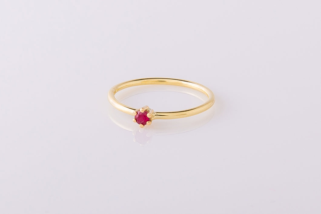 Ring met zespoot en robijn, geelgoud